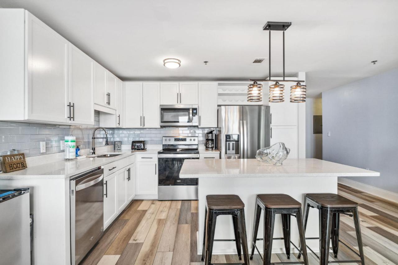 Eternal Waters At Laketown Wharf #1221 By Nautical Properties Vacation Rentals Panama City Beach Eksteriør billede